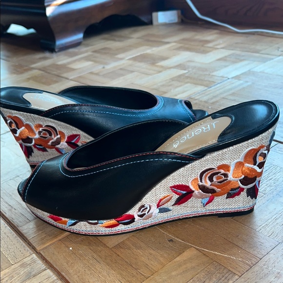 Black Wedge Shoes with Floral Embroidery - Picture 5 of 8